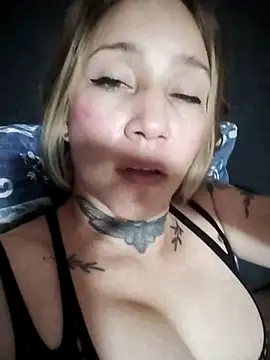 VickyBonnety online show from April 25, 2026, 7:44 pm