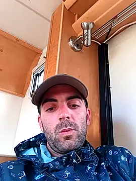 Snapshot of alieno_napoletano chatting on April 27, 2026, 5:11 pm alieno napoletano online show from April 27, 2026, 5:11 pm