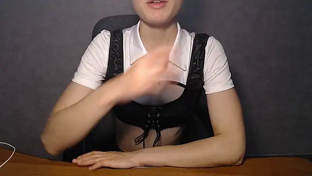 Snapshot of EveLiaka chatting on May 27, 2026, 10:07 pm EveLiaka online show from May 27, 2026, 10:07 pm