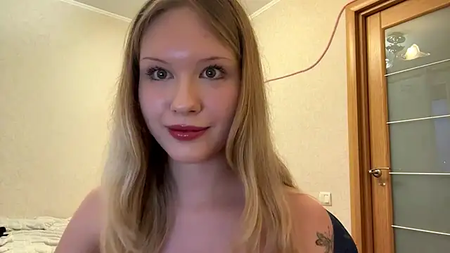 HoneyBlink online show from May 6, 2026, 2:11 pm