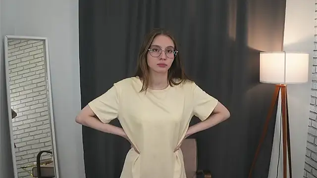 LoveEvinger online show from April 22, 2026, 3:20 am