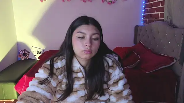 isabella monntolvo online show from May 7, 2026, 3:28 pm