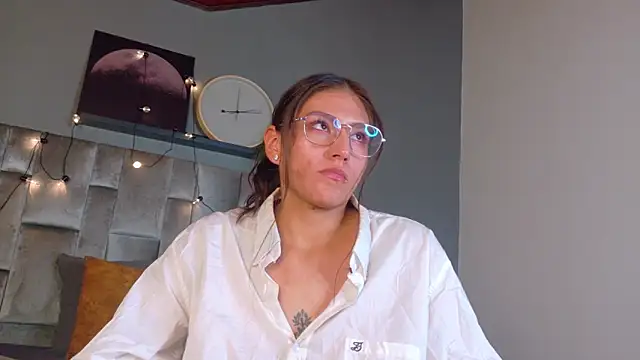 Snapshot of LiaaMoretti__ chatting on May 16, 2026, 10:36 am LiaaMoretti online show from May 16, 2026, 10:36 am