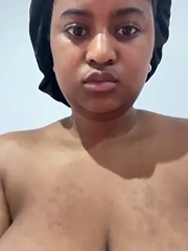 sweet baddie00 online show from April 22, 2026, 3:42 am