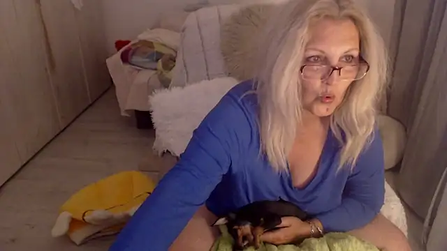 Divineblond online show from May 16, 2026, 2:19 am