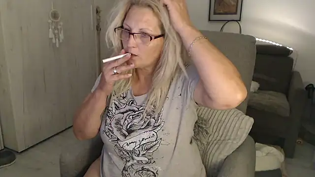 Divineblond online show from May 27, 2026, 11:35 pm
