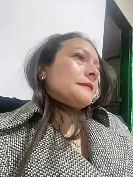 SamiiContreras  online show from May 28, 2026, 11:07 am