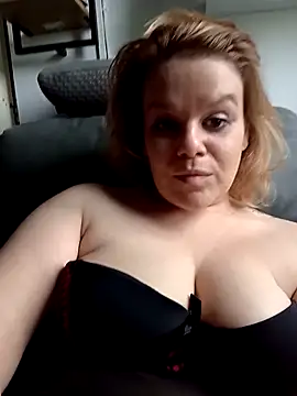 Maryquenn online show from May 13, 2026, 9:28 am