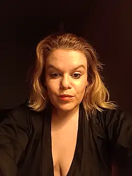 Maryquenn online show from May 16, 2026, 6:17 pm