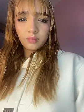 Snapshot of SamaanthaMiller chatting on May 16, 2026, 7:34 pm SamaanthaMiller online show from May 16, 2026, 7:34 pm