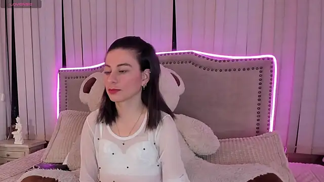 Snapshot of mariana__thompson chatting on June 3, 2026, 2:25 am mariana thompson online show from June 3, 2026, 2:25 am