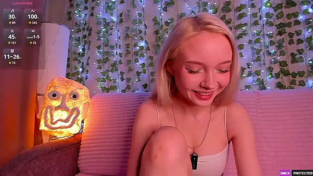 Snapshot of _CloudNine_ chatting on May 9, 2026, 2:06 am CloudNine online show from May 9, 2026, 2:06 am