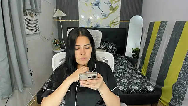 Snapshot of MissAndersonHoly chatting on April 27, 2026, 10:35 am MissAndersonHoly online show from April 27, 2026, 10:35 am