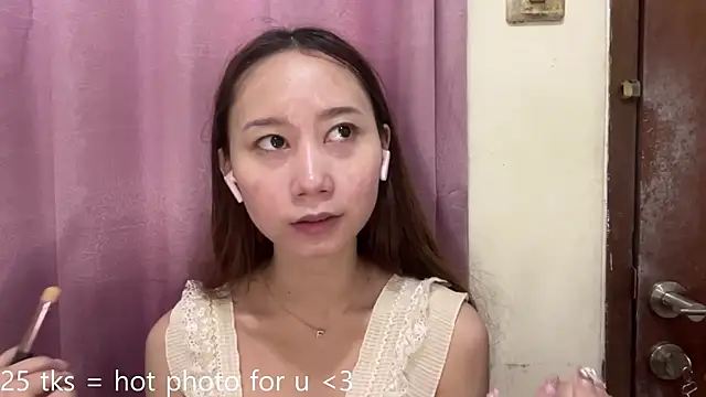 Snapshot of RuthWeinraub chatting on May 13, 2026, 4:10 am RuthWeinraub online show from May 13, 2026, 4:10 am