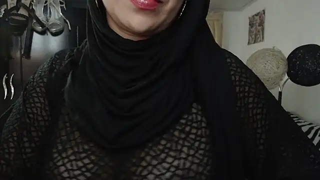 Snapshot of nadia__abaud chatting on December 27, 2024, 8:24 am nadia  abaud online show from December 27, 2024, 8:24 am