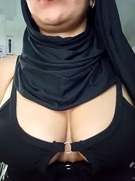 Snapshot of nadia__abaud chatting on January 2, 2025, 5:14 am nadia  abaud online show from January 2, 2025, 5:14 am