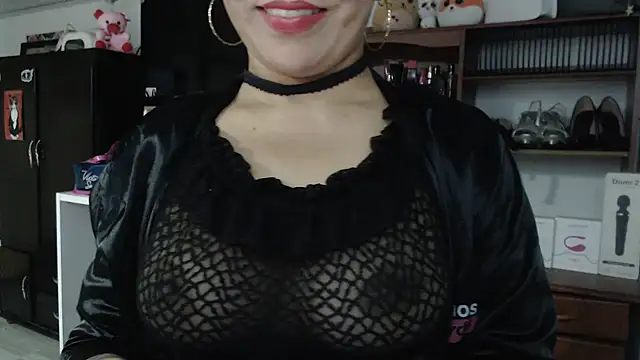 Snapshot of nadia__abaud chatting on February 8, 2025, 12:38 am nadia  abaud online show from February 8, 2025, 12:38 am