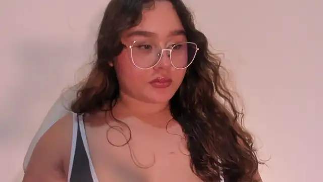 Snapshot of sharaa_miller chatting on May 6, 2026, 3:24 am sharaa miller online show from May 6, 2026, 3:24 am