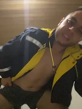 SUZUIRYOTA online show from April 29, 2026, 7:45 am