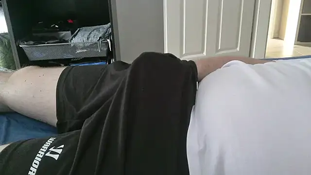 horny-bear89 online show from May 27, 2026, 4:04 pm