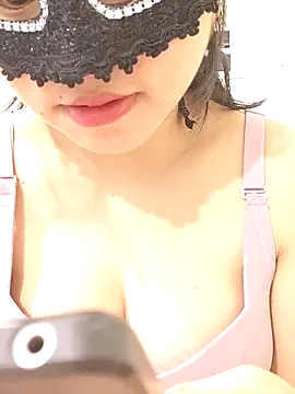 silkyhairs online show from June 9, 2026, 4:35 am