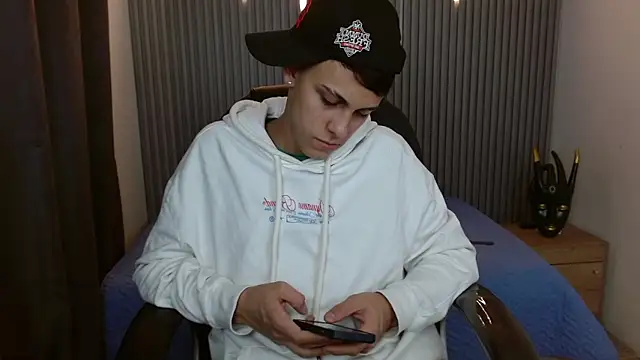 Ethanx18  online show from May 19, 2026, 3:13 am