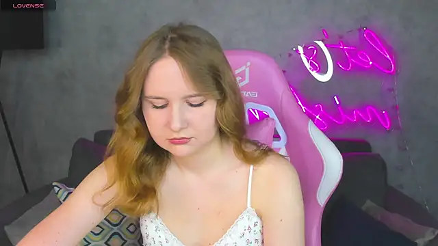 Emmaa Kimm online show from June 18, 2026, 12:44 am