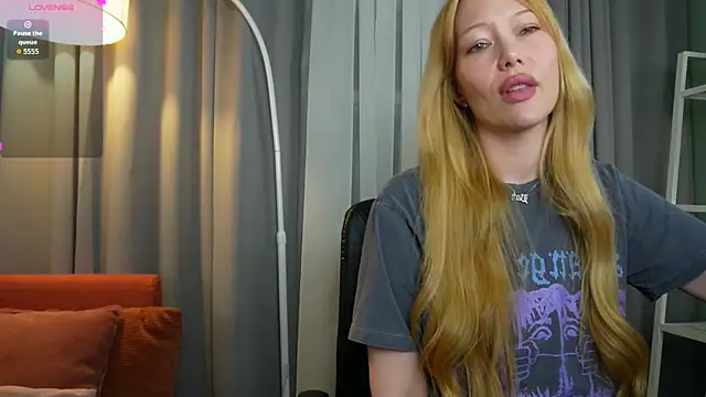  Mila Luna  online show from May 20, 2026, 9:10 pm