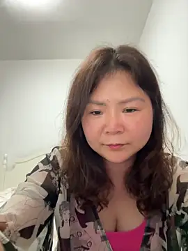 linda51863 online show from May 20, 2026, 2:34 pm