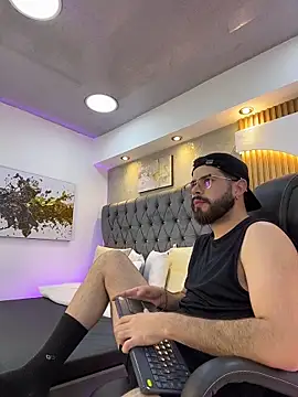 DomBoy  online show from May 21, 2026, 8:05 pm