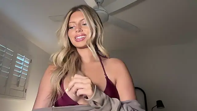 Snapshot of Summerclarke chatting on May 19, 2026, 1:44 am Summerclarke online show from May 19, 2026, 1:44 am