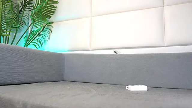 Juliadragon online show from December 5, 2025, 4:21 am