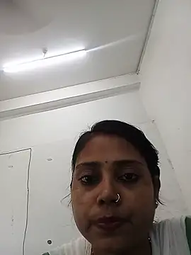 Snapshot of Simmi-00 chatting on May 15, 2026, 6:20 am Simmi-00 online show from May 15, 2026, 6:20 am