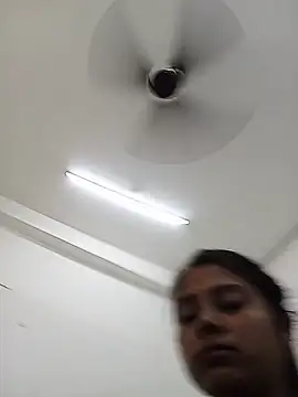 Snapshot of Simmi-00 chatting on May 19, 2026, 4:52 am Simmi-00 online show from May 19, 2026, 4:52 am