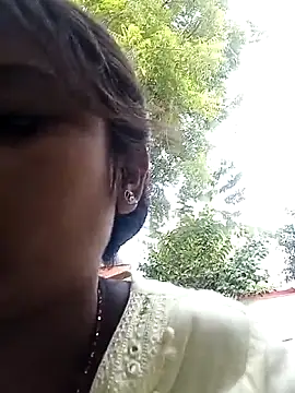 Snapshot of Simmi-00 chatting on May 21, 2026, 12:01 pm Simmi-00 online show from May 21, 2026, 12:01 pm
