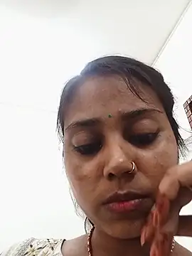 Snapshot of Simmi-00 chatting on May 22, 2026, 9:48 am Simmi-00 online show from May 22, 2026, 9:48 am