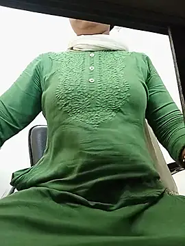 Snapshot of Simmi-00 chatting on May 25, 2026, 8:31 am Simmi-00 online show from May 25, 2026, 8:31 am