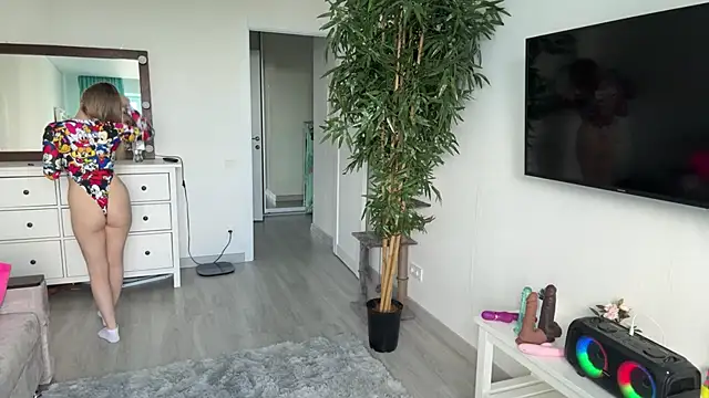 Victoria Jess online show from May 9, 2026, 9:47 am