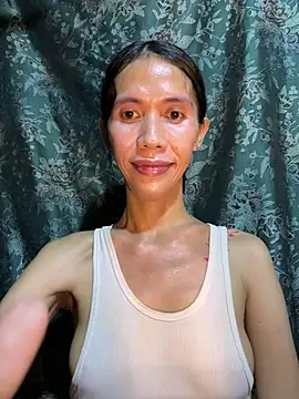 lovelyRAIN143 online show from April 29, 2026, 8:04 pm