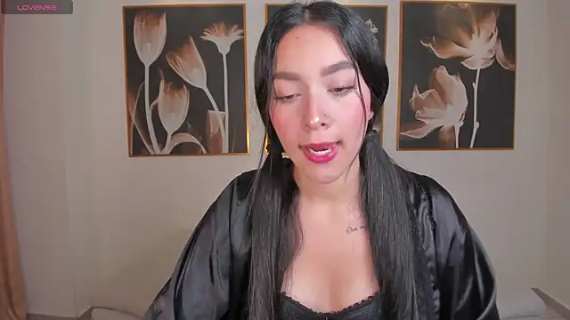 Snapshot of SophieKiss1 chatting on May 24, 2026, 5:40 pm SophieKiss1 online show from May 24, 2026, 5:40 pm