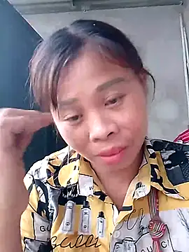 daisyy2 online show from May 2, 2026, 2:16 am
