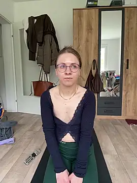 SweetLuna96 online show from May 5, 2026, 11:29 am