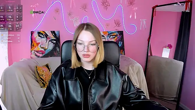 Snapshot of gia_lee_ chatting on May 12, 2026, 12:35 pm gia lee online show from May 12, 2026, 12:35 pm