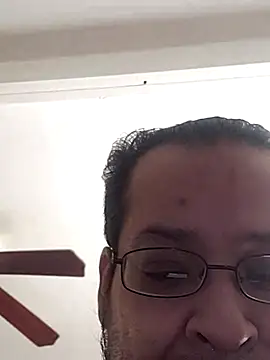 Snapshot of jose790044 chatting on May 7, 2026, 9:47 am jose790044 online show from May 7, 2026, 9:47 am