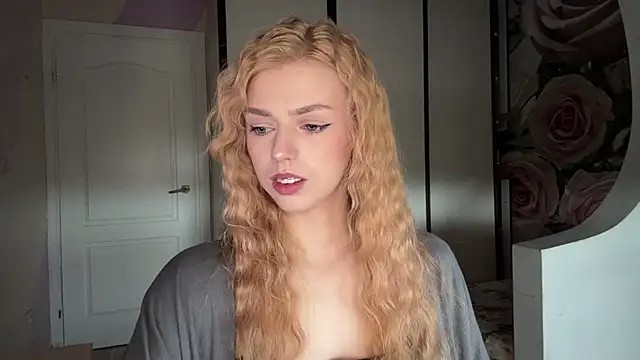 Snapshot of ScarlettRosy chatting on May 10, 2026, 4:06 am ScarlettRosy online show from May 10, 2026, 4:06 am