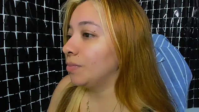 Snapshot of MissAlmaFenix chatting on May 27, 2026, 4:37 pm MissAlmaFenix online show from May 27, 2026, 4:37 pm