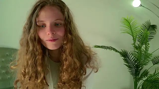 Mila Stain online show from May 3, 2026, 6:52 am