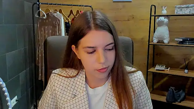 RuthhCox online show from May 15, 2026, 1:18 pm