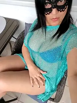 LunaMoonlira online show from May 7, 2026, 4:23 pm