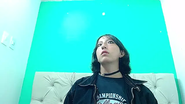 amoremerchmar online show from June 15, 2026, 3:20 am